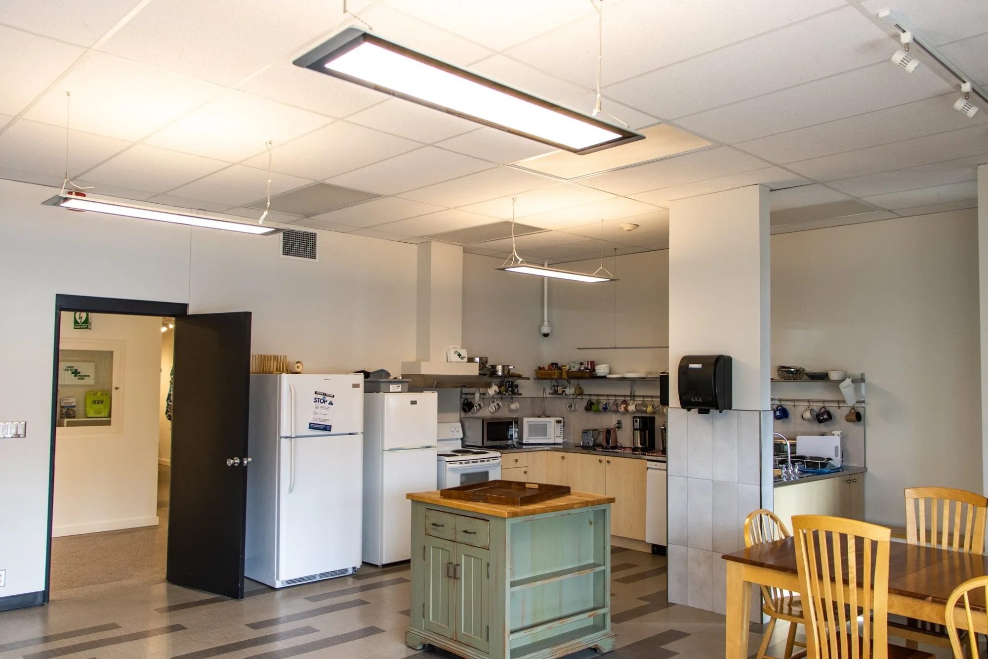 The shared kitchen at 176 Lakeshore